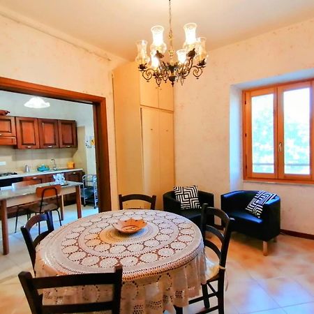 La Casa In Piazza Appartement Toffia Buitenkant foto