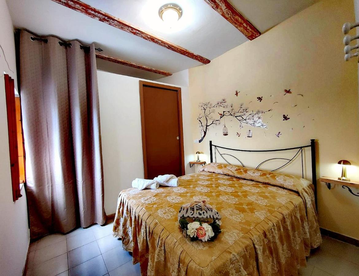 La Casa In Piazza Appartement Toffia Buitenkant foto