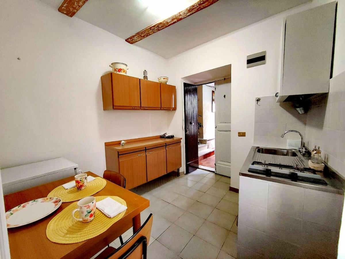 La Casa In Piazza Appartement Toffia Buitenkant foto