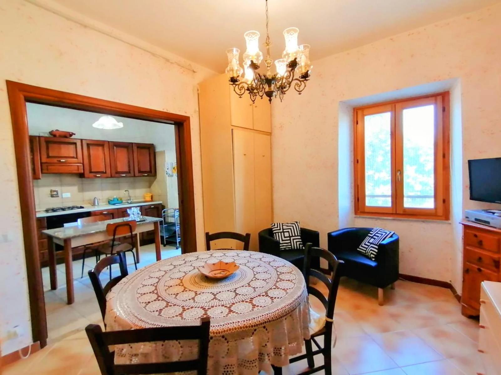 La Casa In Piazza Appartement Toffia Buitenkant foto