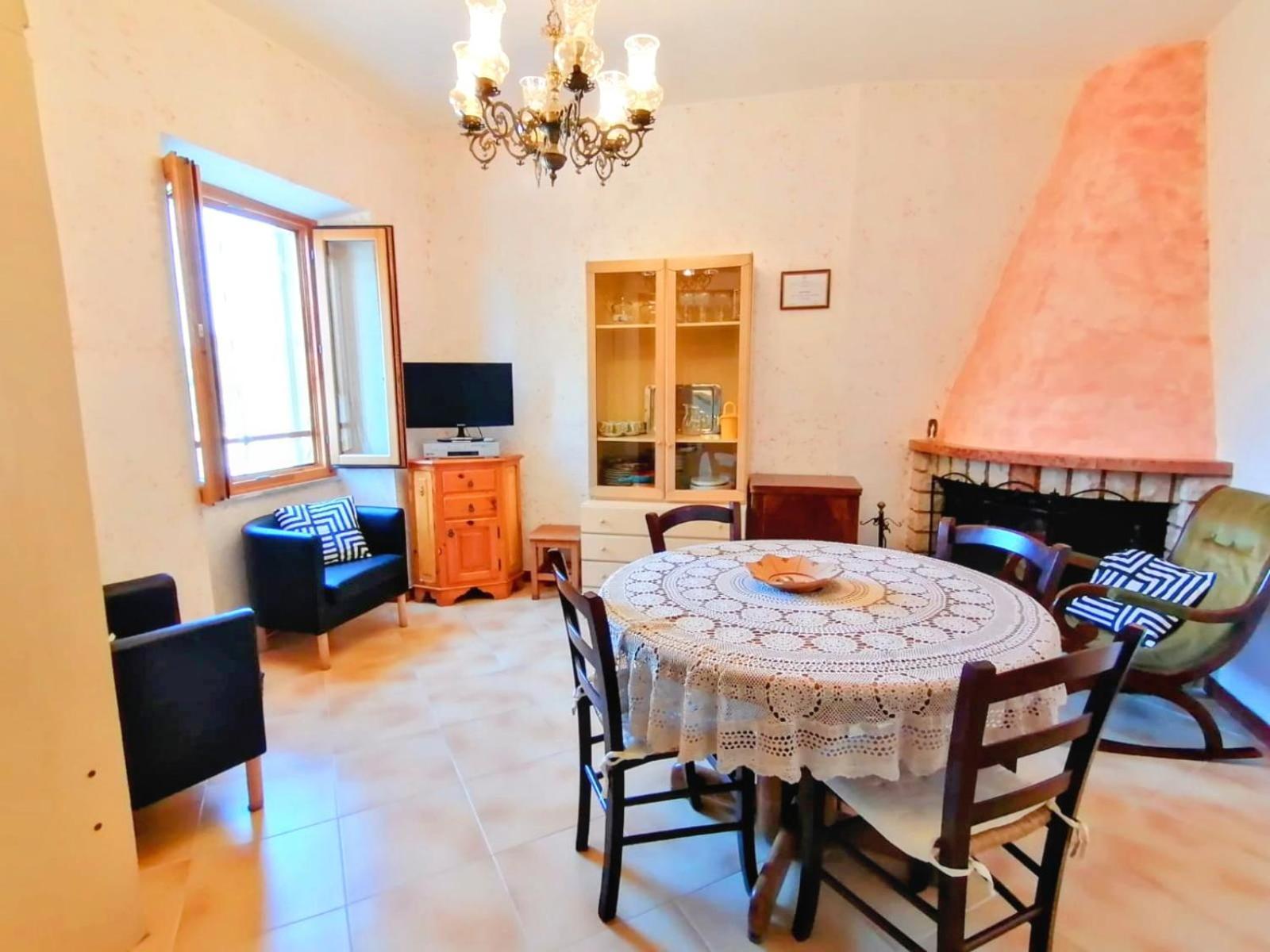 La Casa In Piazza Appartement Toffia Buitenkant foto