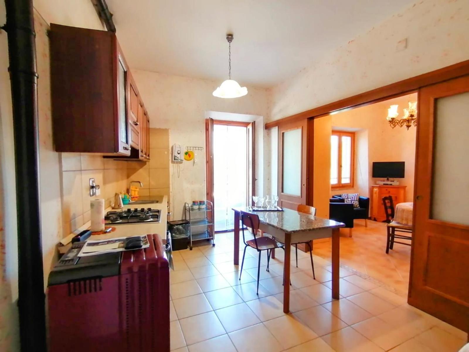 La Casa In Piazza Appartement Toffia Buitenkant foto