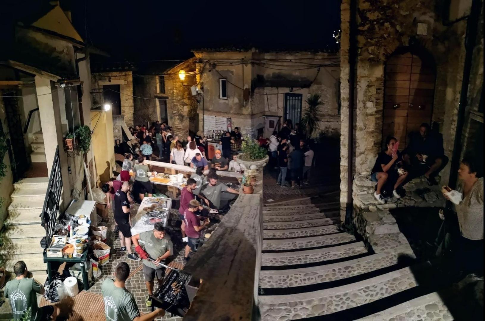 La Casa In Piazza Appartement Toffia Buitenkant foto