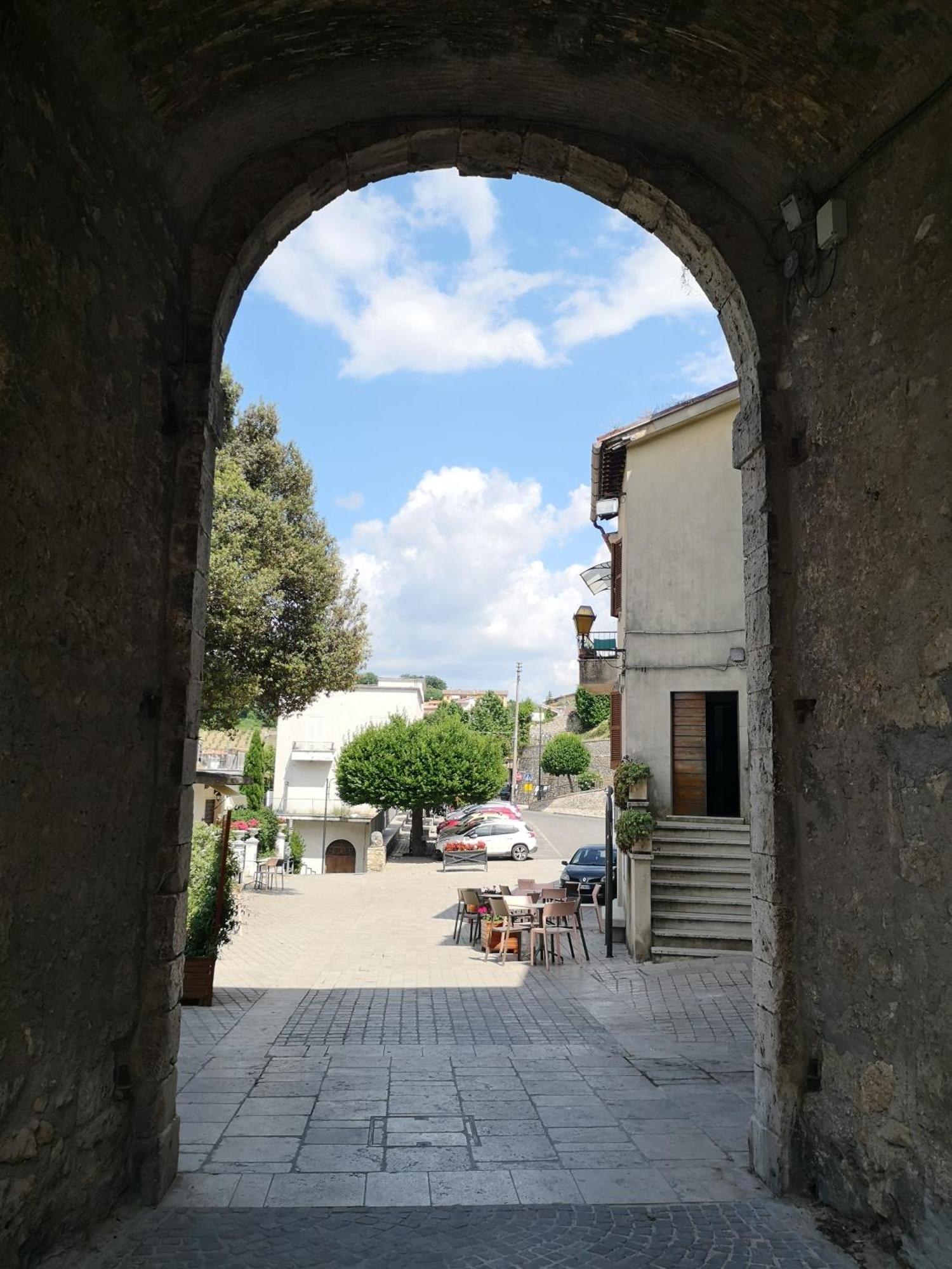 La Casa In Piazza Appartement Toffia Buitenkant foto