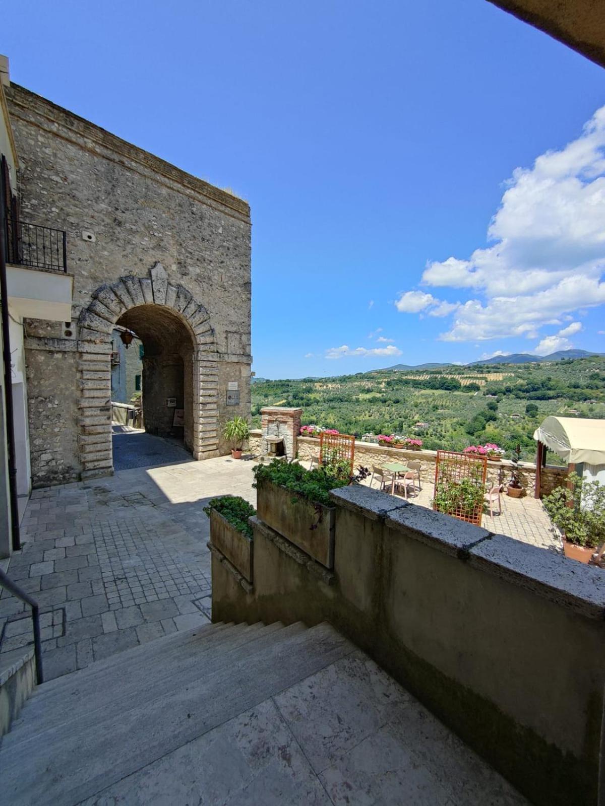 La Casa In Piazza Appartement Toffia Buitenkant foto
