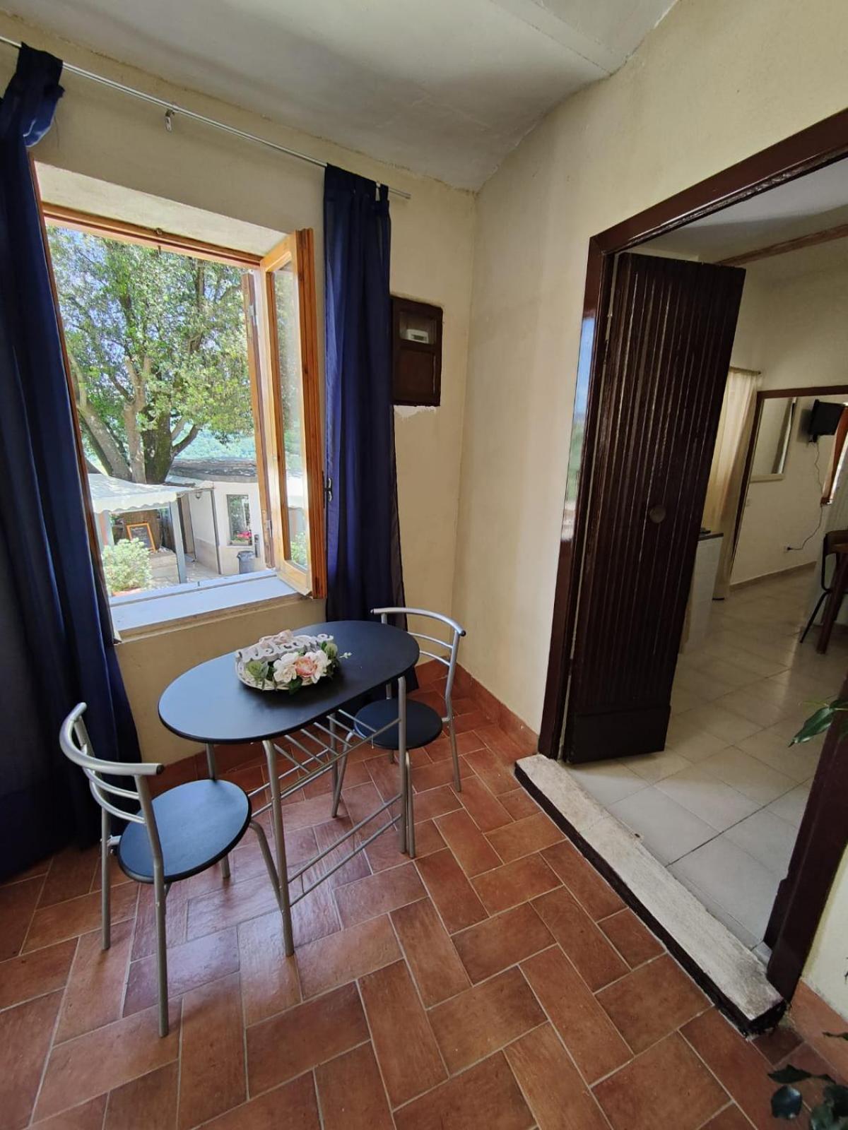 La Casa In Piazza Appartement Toffia Buitenkant foto