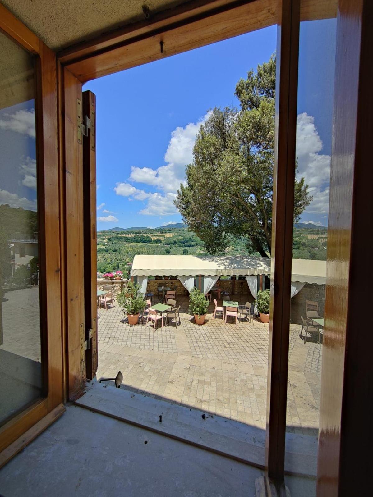 La Casa In Piazza Appartement Toffia Buitenkant foto