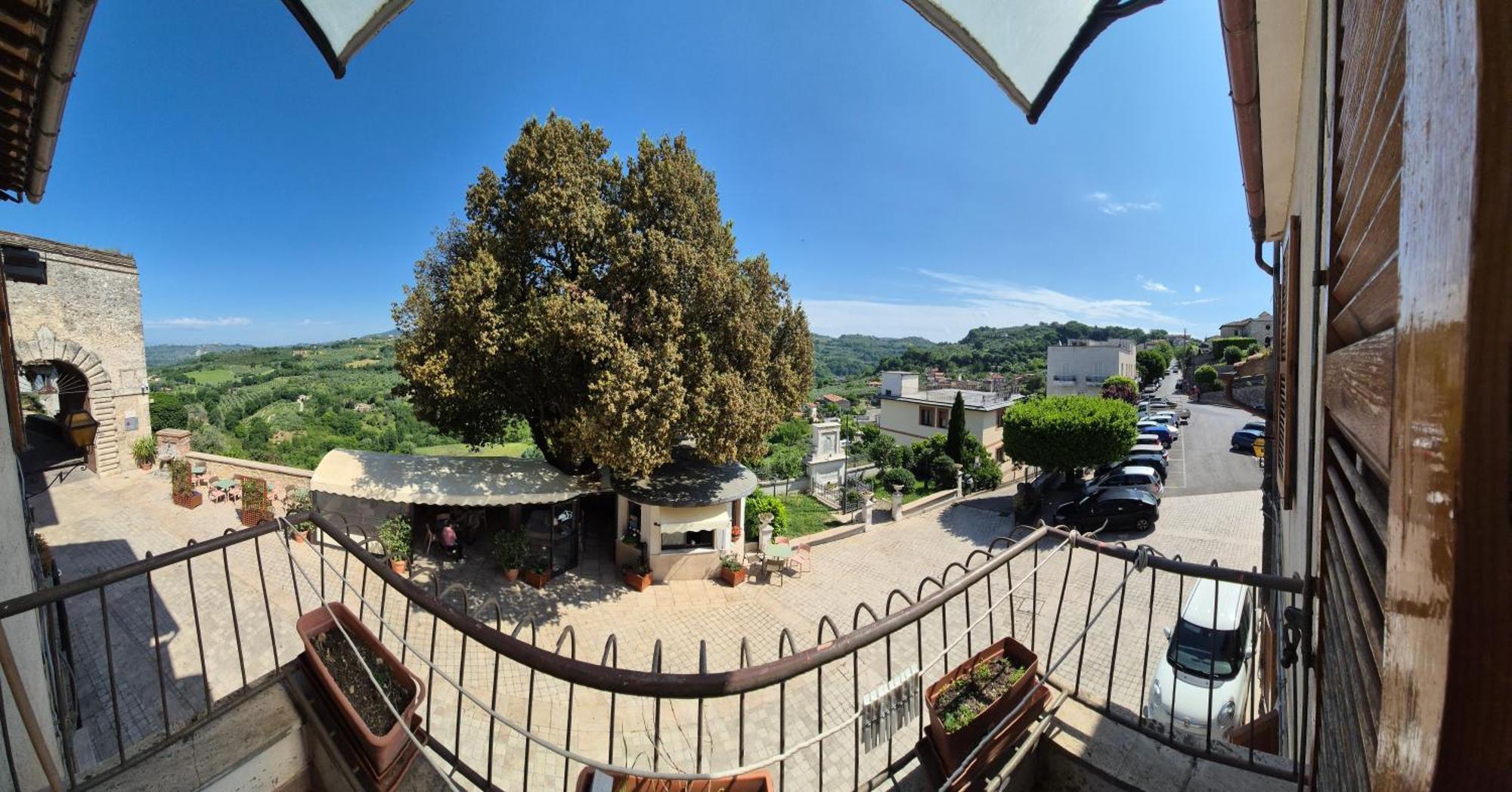 La Casa In Piazza Appartement Toffia Buitenkant foto
